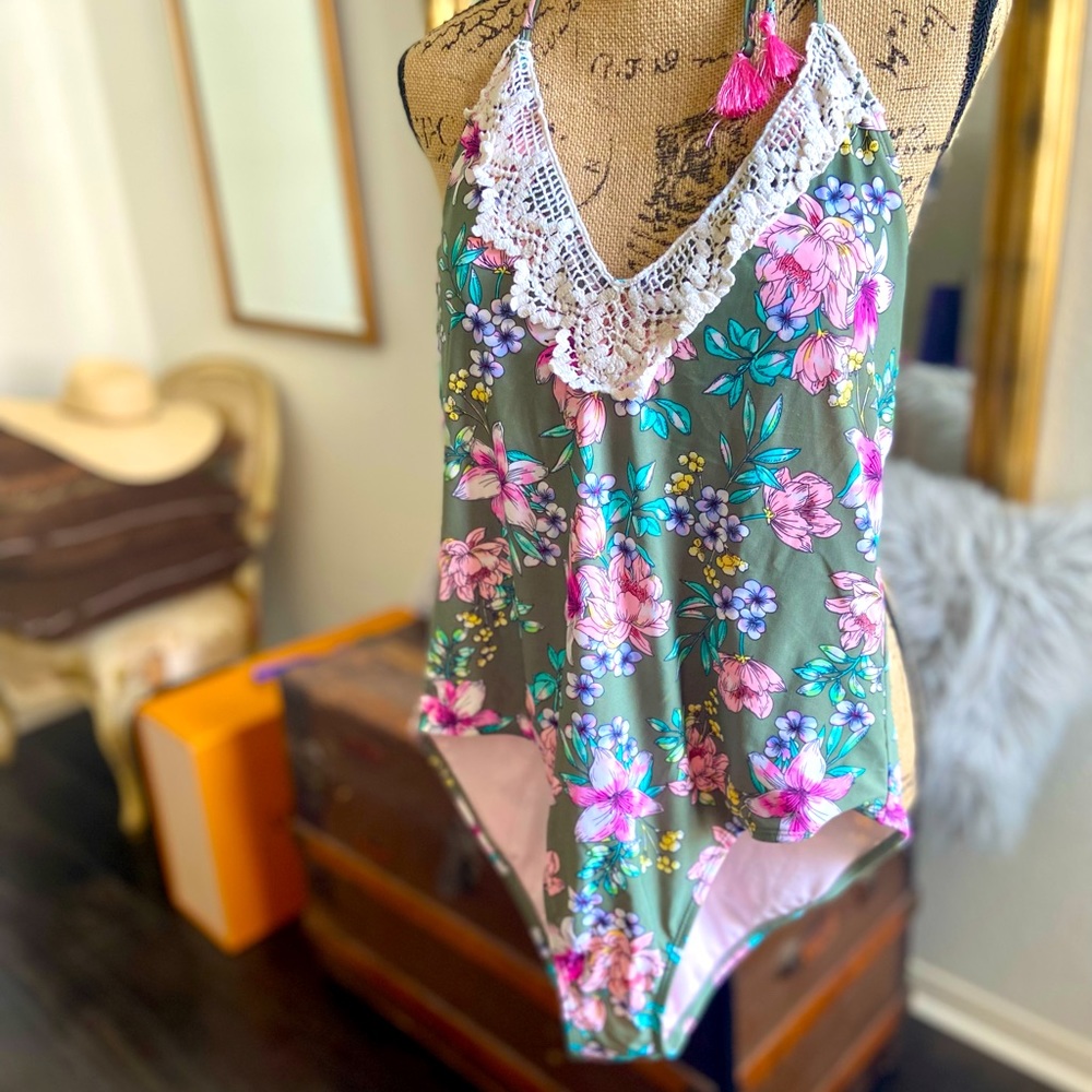 Hula Honey Green & Pink Tropic Romance Floral-Print Halter styled